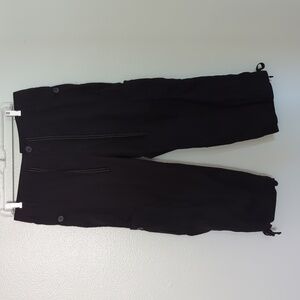 Liz Claiborne Black Cotton Capris 10